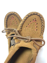 Load image into Gallery viewer, Laurentian Chief Women&#39;s Moccasins - Dark Tan Suede (Leather Fringe)
